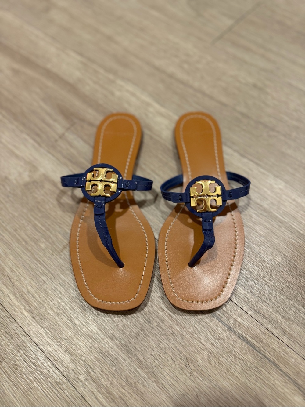 Tory Burch Miller Thong Sandal - Navy/Chestnut